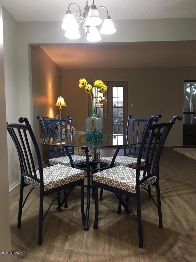 3 Clematis Dining 2