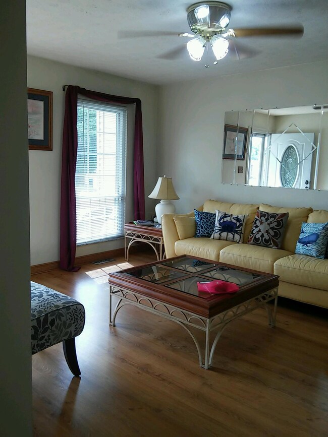 Living Room Area pix#2