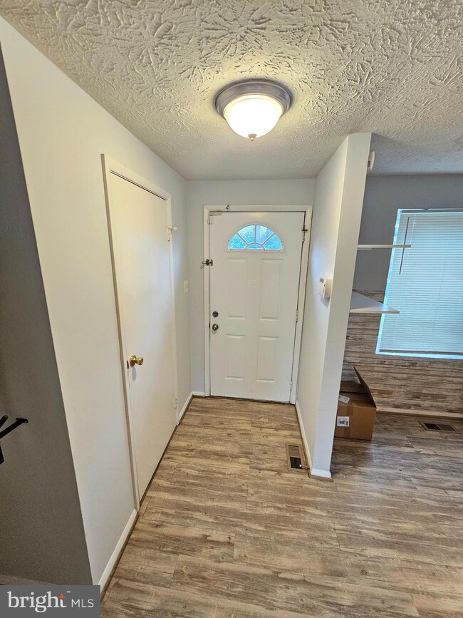 13 Farmcrest Ct, Silver Spring, MD 20905 - photo 2