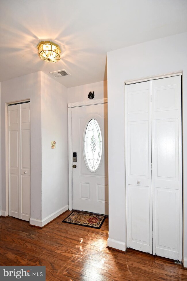 9019 Bonham Cir, Manassas, VA 20110 - photo 3