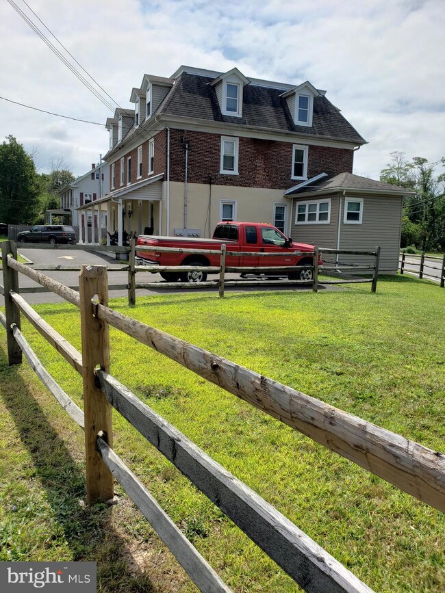 4894 Old Easton Rd unit 2, Doylestown, PA 18902 - photo 3