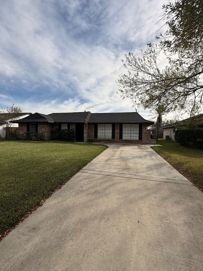 12306 Barbizon Dr, Houston, TX 77089 - photo 2