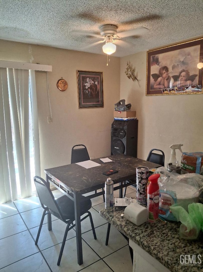 6021 Almendra Ave unit B, Bakersfield, CA 93309 - photo 3