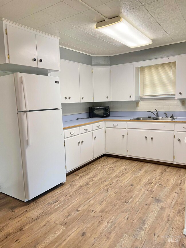 1747 Albion Ave, Burley, ID 83318 - photo 5