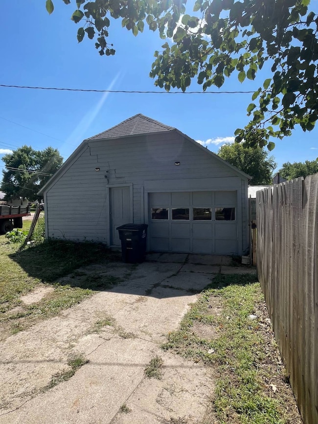 335 Windom St, Orchard, NE 68764 - photo 5