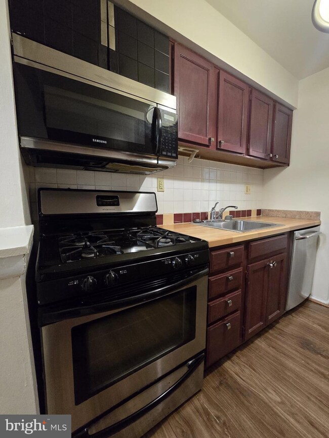 1809 Snow Meadow Ln unit T1, Baltimore, MD 21209 - photo 4