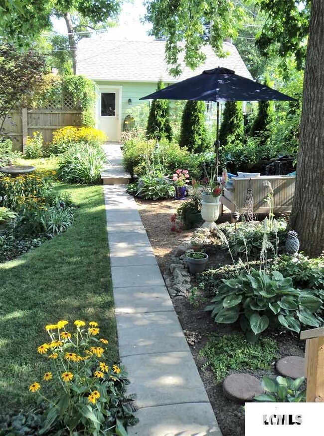 326 6th St, Lincoln, IL 62656 - photo 4