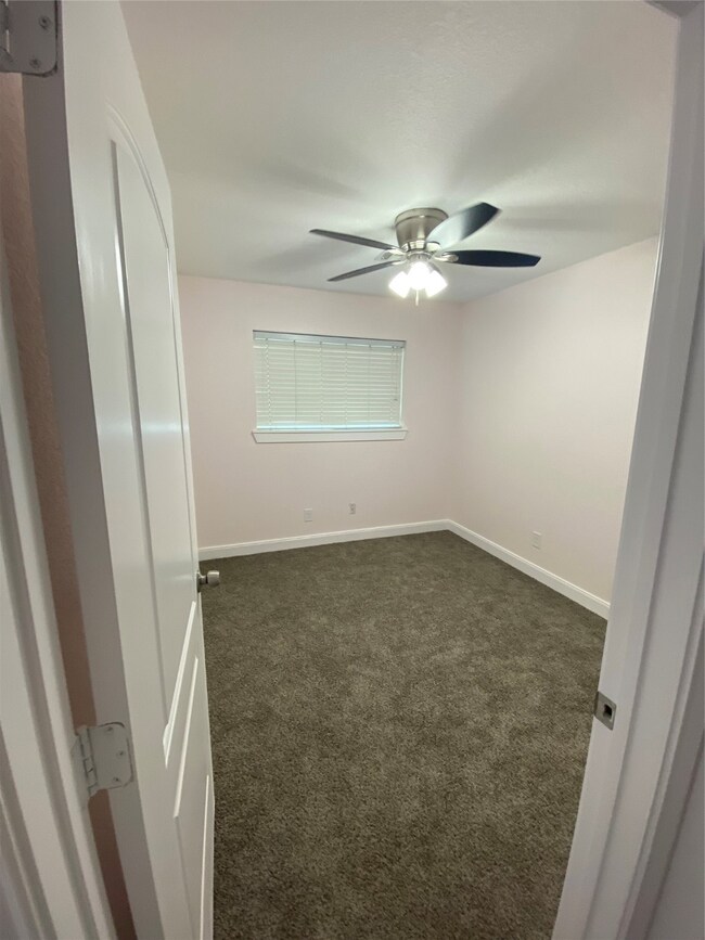 10907 Keese Dr, Houston, TX 77089 - photo 7