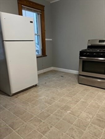 35 Standish St, Worcester, MA 01604 - photo 6