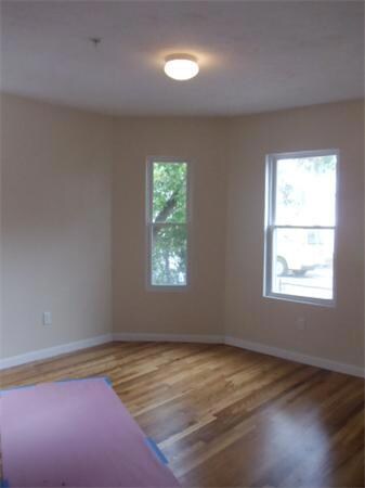 18 Dalton St unit 18, Lowell, MA 01850 - photo 6