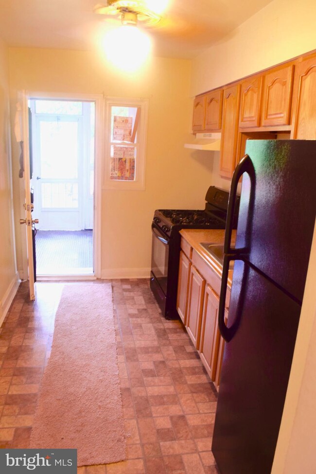 1105 Lyndhurst St, Baltimore, MD 21229 - photo 4