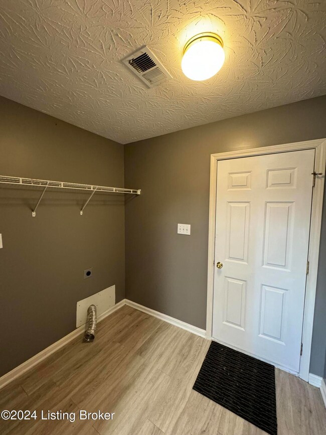 10118 Landwood Dr, Louisville, KY 40291 - photo 6