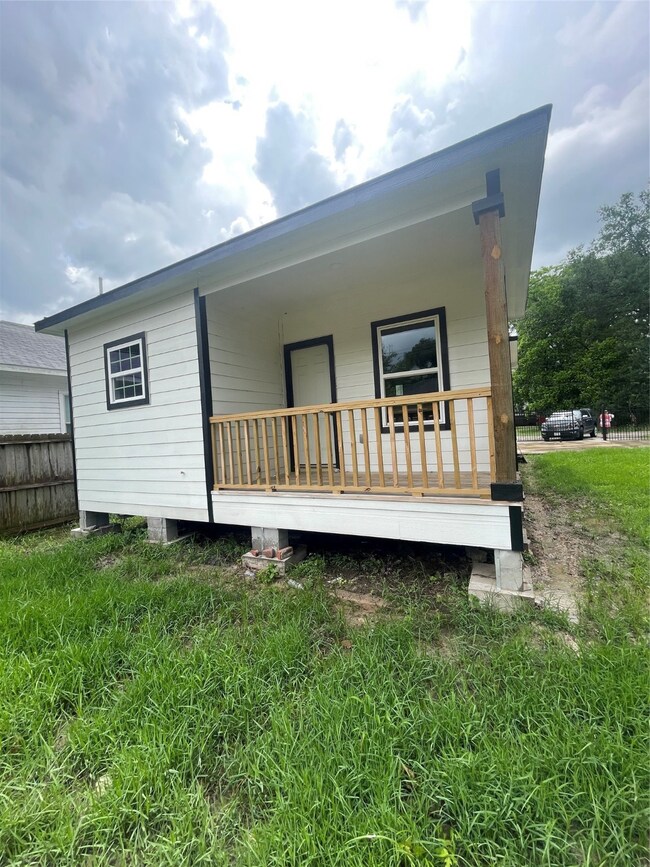 6830 Bethune Dr, Houston, TX 77091 - photo 4