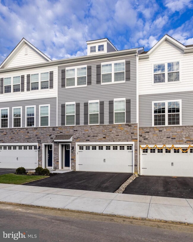 10 Sisters Farmstead Dr, Mount Laurel, NJ 08054 - photo 2