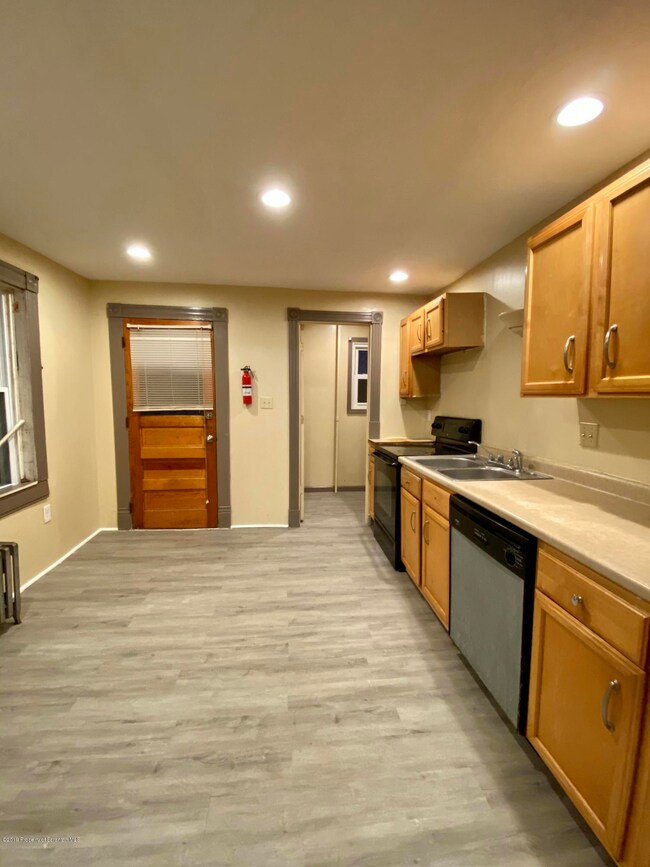 914 Mount Vernon Ave, Scranton, PA 18508 - photo 5