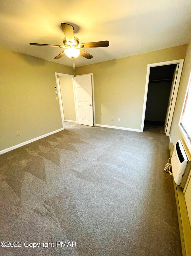 139 Victoria Arms Cir, Kunkletown, PA 18058 - photo 4