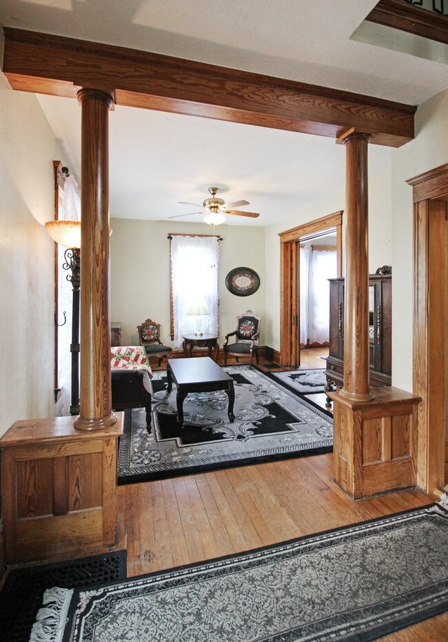 835 W Homer St, Freeport, IL 61032 - photo 4