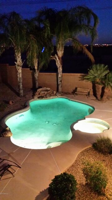 Night Pool & Spa