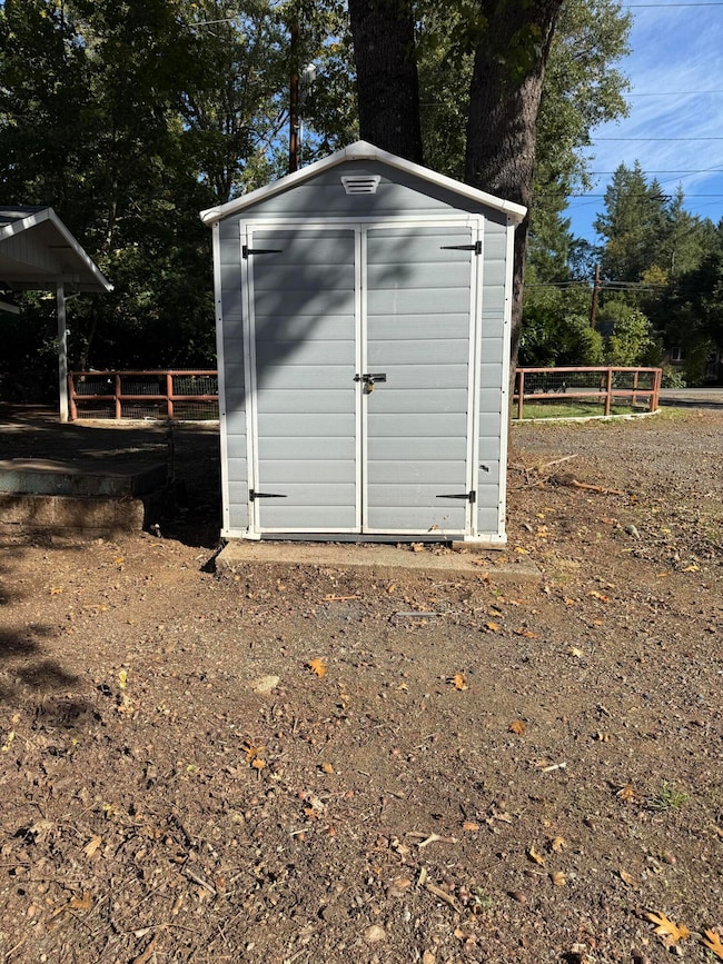 all metal well house 3