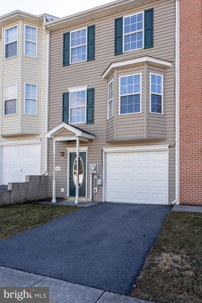 123 N Marshall St, Ranson, WV 25438 - photo 2