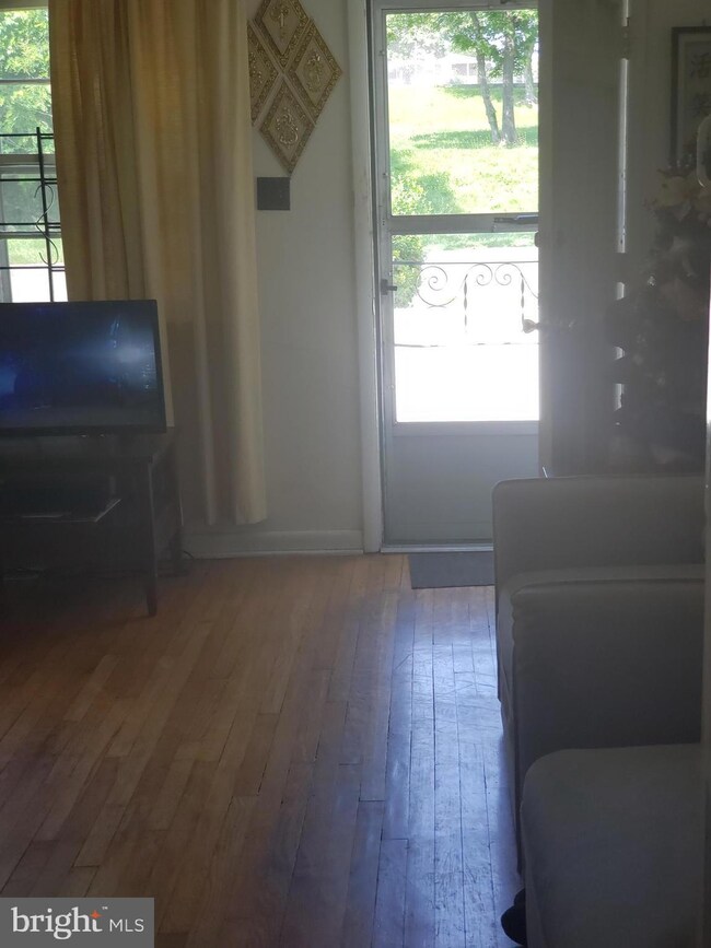 2116 Spaulding Ave, Suitland, MD 20746 - photo 5