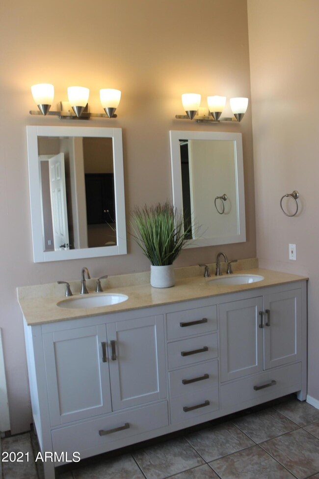 Master Vanity
