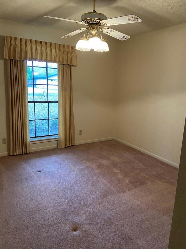 1715 Longhorn Ave, Bay City, TX 77414 - photo 4