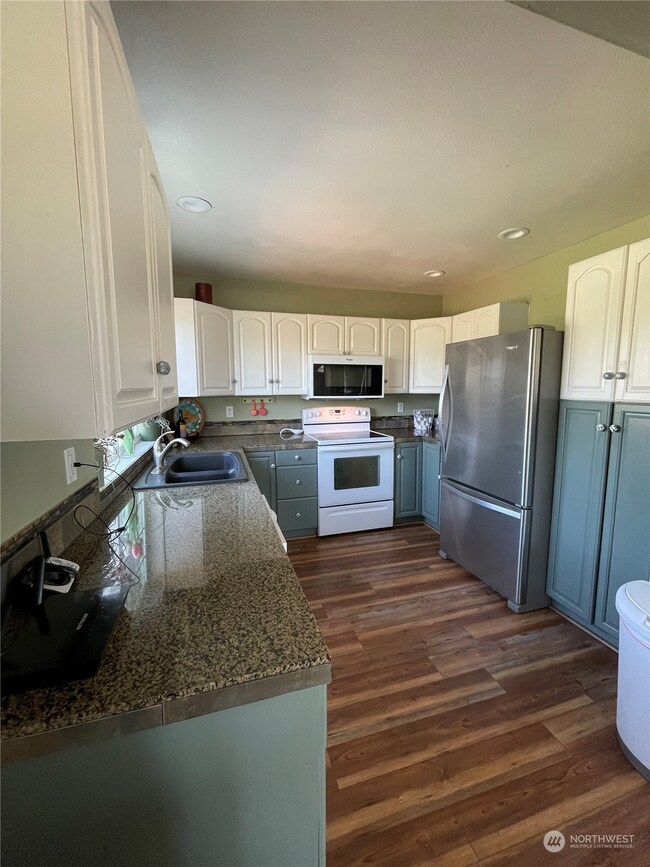 51781 Whispering Pines Loop E, Reardan, WA 99029 - photo 6