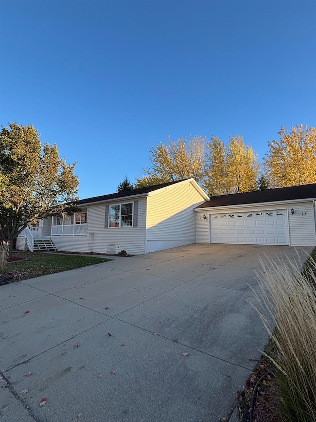 5647 Buttercup Ln, Machesney Park, IL 61115 - photo 2