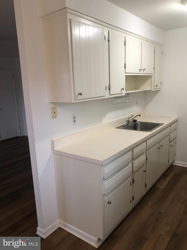 1 Radnor Dr unit D4, Newtown Square, PA 19073 - photo 6