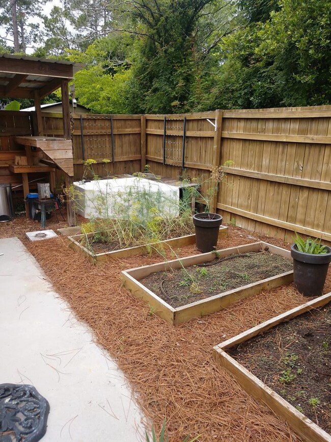 1807 W Lakeridge Dr, Albany, GA 31707 - photo 6