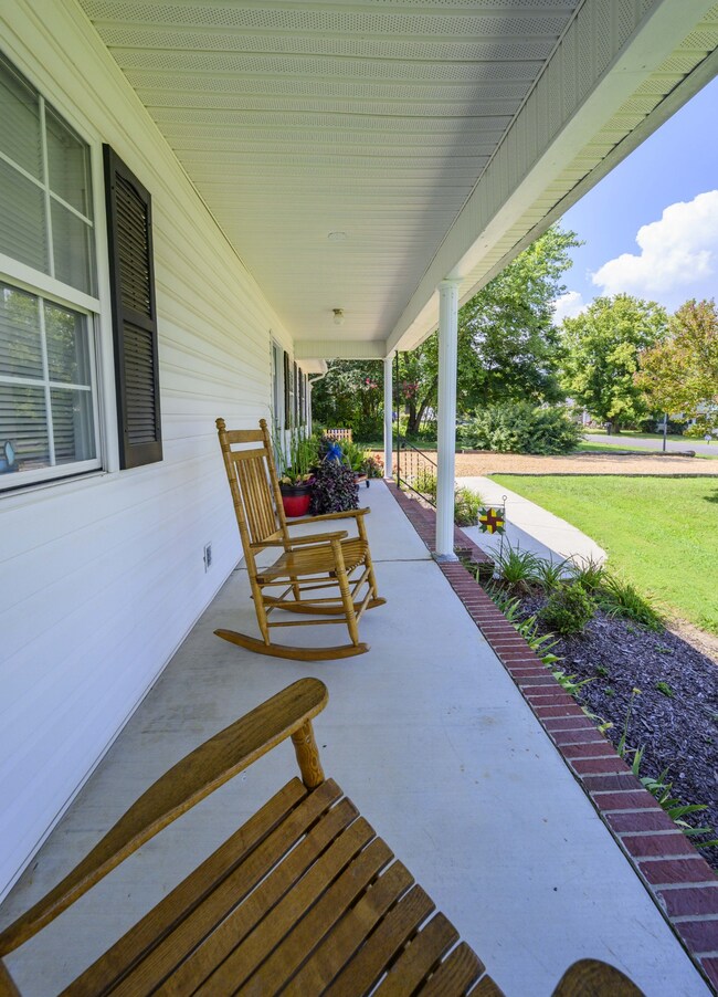 501 Woodrow St, Manchester, TN 37355 - photo 5