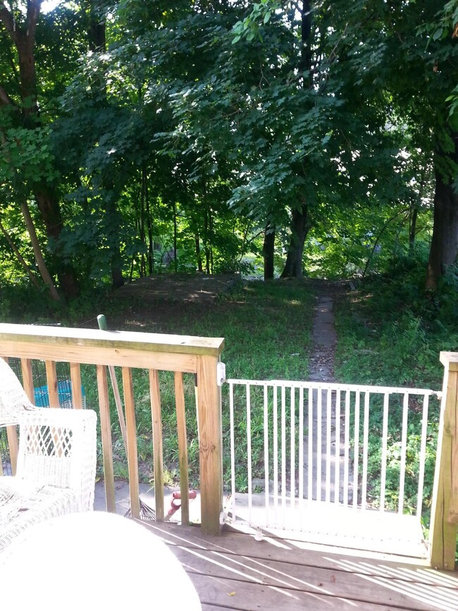 617 Ann St, Stroudsburg, PA 18360 - photo 2