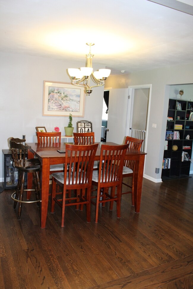 1115 S Elmwood Ave, Waukegan, IL 60085 - photo 5