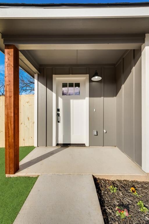 1404 Maple St, Bonham, TX 75418 - photo 2