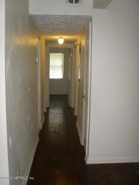 06 Hallway