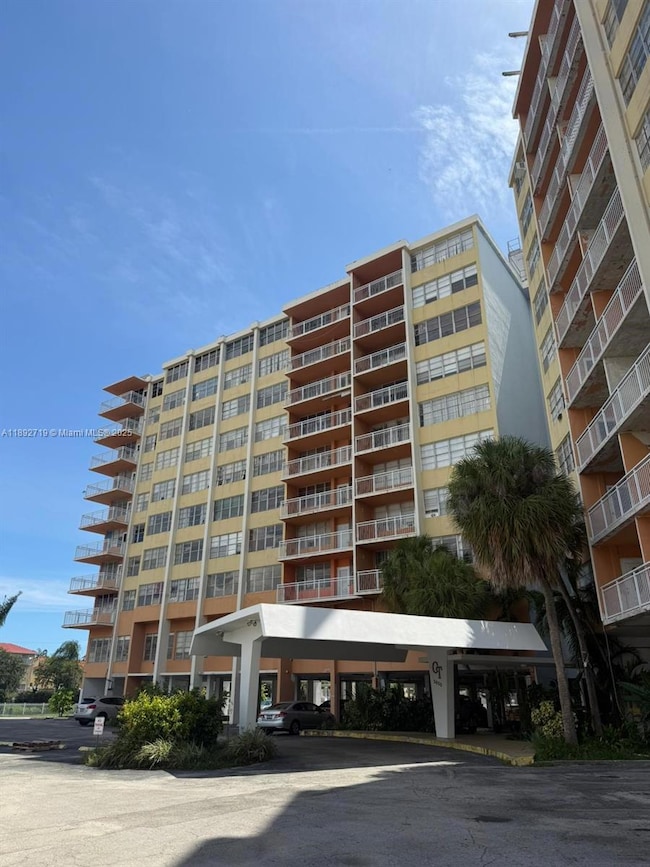 Crestview Towers unit 605, North Miami Beach, FL 33162 - photo 2