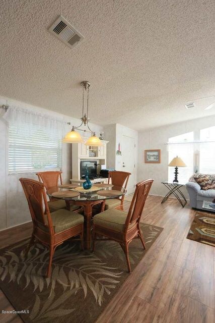 515 Sapote - Dining Room - Living