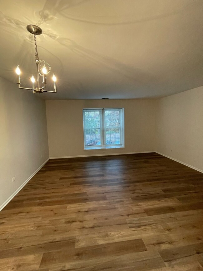 568 S Spring Rd unit 8, Elmhurst, IL 60126 - photo 3