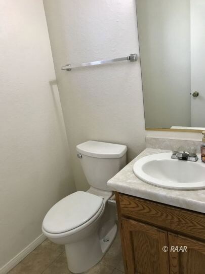 Guest bathroom Down Stairs