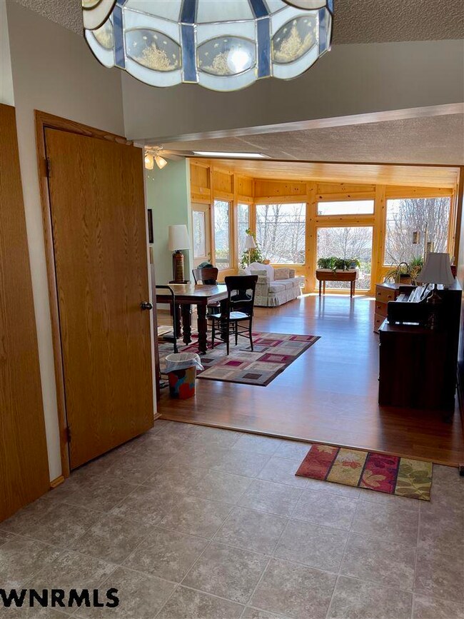 1010 E 35th St, Scottsbluff, NE 69361 - photo 7