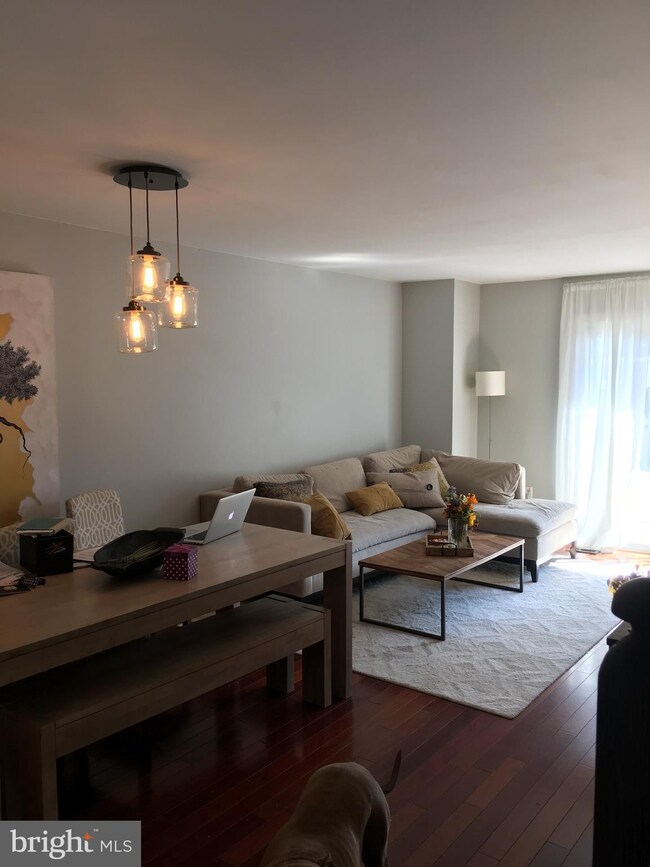 6311 Chimney Wood Ct, Alexandria, VA 22306 - photo 6