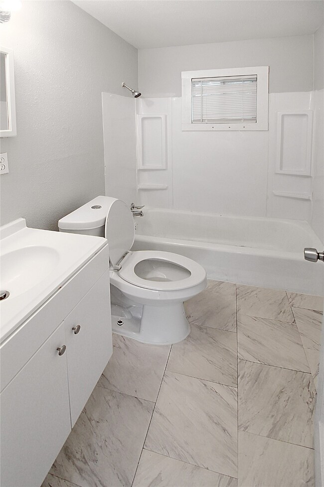 8029 Detroit St unit 10, Houston, TX 77017 - photo 6