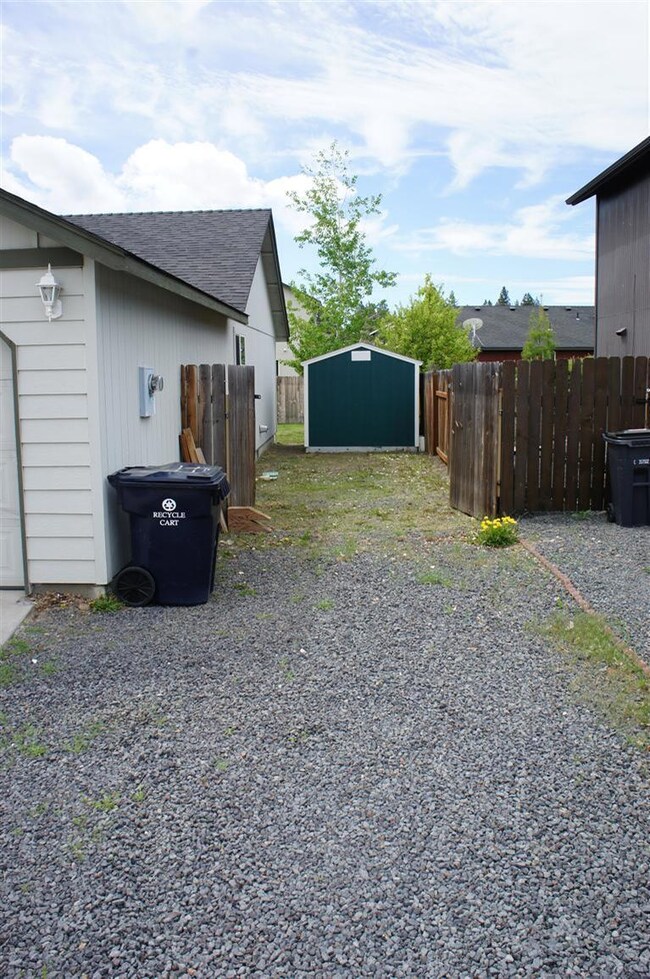 20055 Elizabeth Ln, Bend, OR 97702 - photo 7