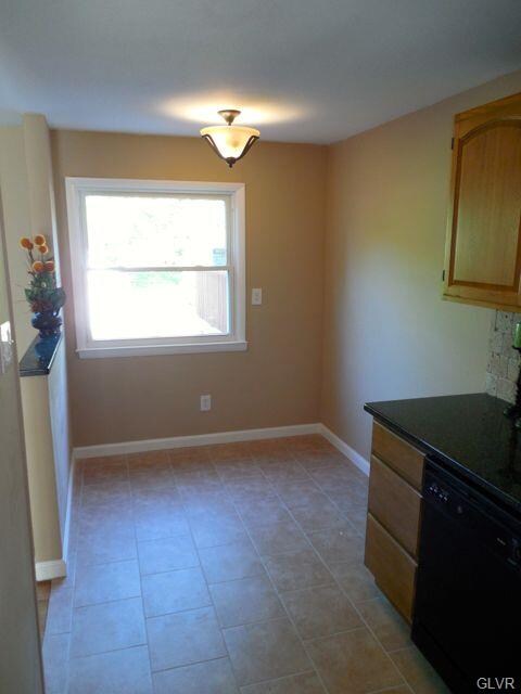 1952 Baker Dr, Allentown, PA 18103 - photo 7