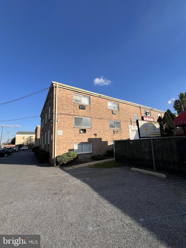 8125 W Chester Pike unit C5, Upper Darby, PA 19082 - photo 5