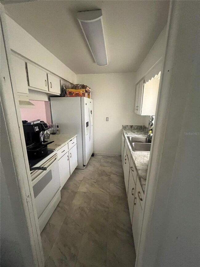 2050 Oleander Blvd unit 4-105, Fort Pierce, FL 34950 - photo 5