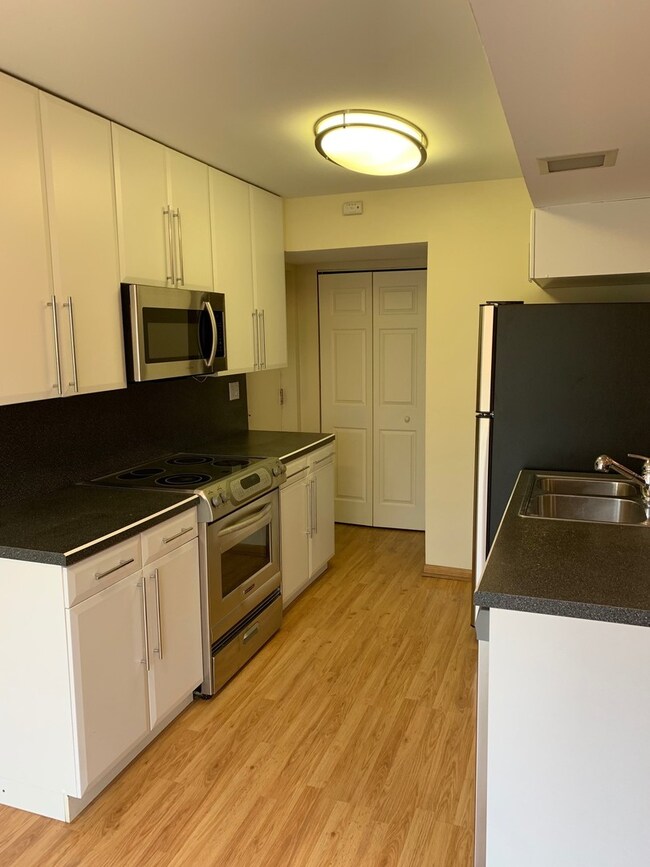 1204 Cypress Dr unit 5, Wheeling, IL 60090 - photo 4