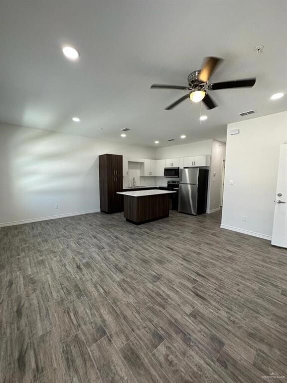 302 Sylvia Handy Dr unit B2, Elsa, TX 78543 - photo 2