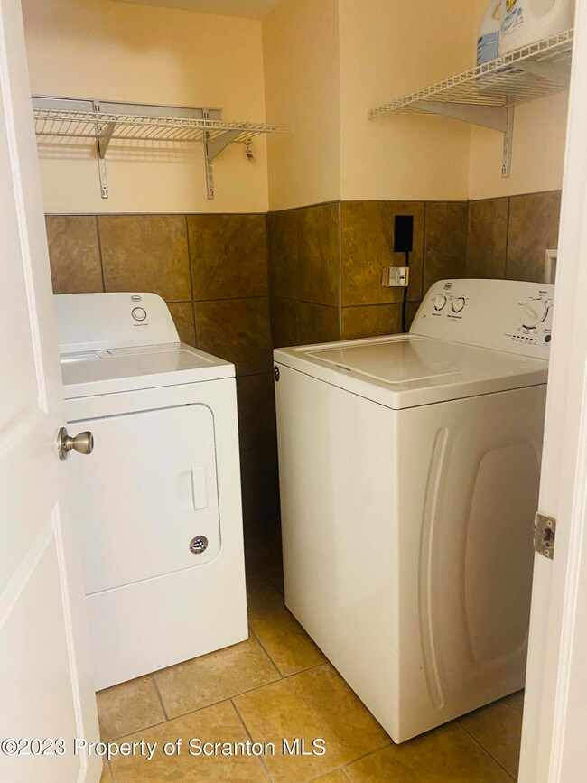 604 Oak St, Old Forge, PA 18518 - photo 2